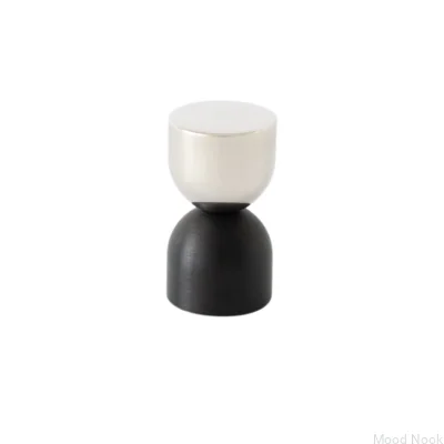 Kokeshi Mix 1832 Möbelknopp i polerat stål med svart aluminium
