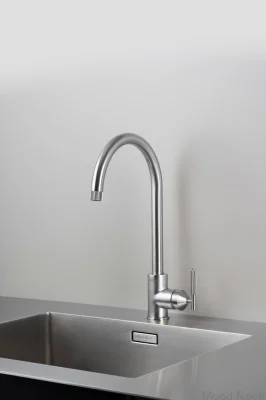 Linjär mässingssilver köksblandare med europeisk koppling