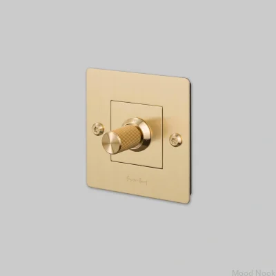 LED Linjär 1G 250W Mässing Europeisk Standarddimmer med Logotypbrytare