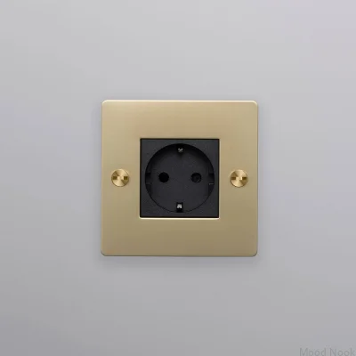 Enkeluttag utan logotyp Typ F Kors 1G Mässing Europeisk standard