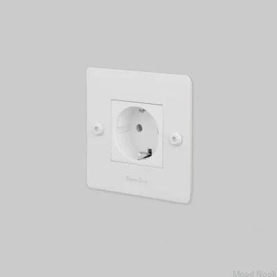 Einzelsteckdose mit Logo Typ F Linear 1G Stahl Weiß Europäischer Standard