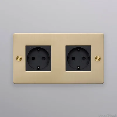 Dubbeluttag Typ F Cross 2G Mässing Europeisk Standard