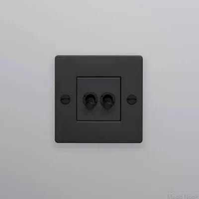 Dubbelströmbrytare utan logotyp Kors 1G Stål Svart Europeisk standard