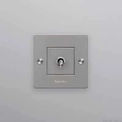 Enkelbrytare med Cross 1G-logotyp, stål, silver, europeisk standard