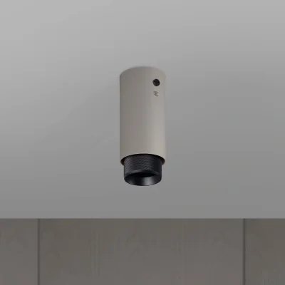 Avgaskryss stålgrå med svart takspotlight