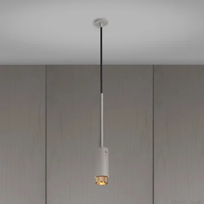 Avgaskryss stålgrå med pendelspotlight i mässing