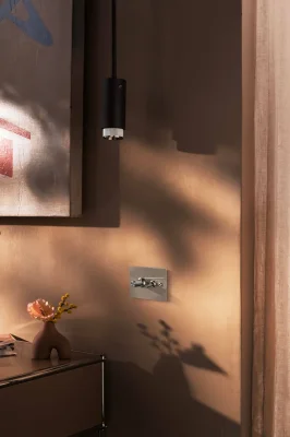 Dekorationsset för Detail Linear Steel Silver-strömbrytaren