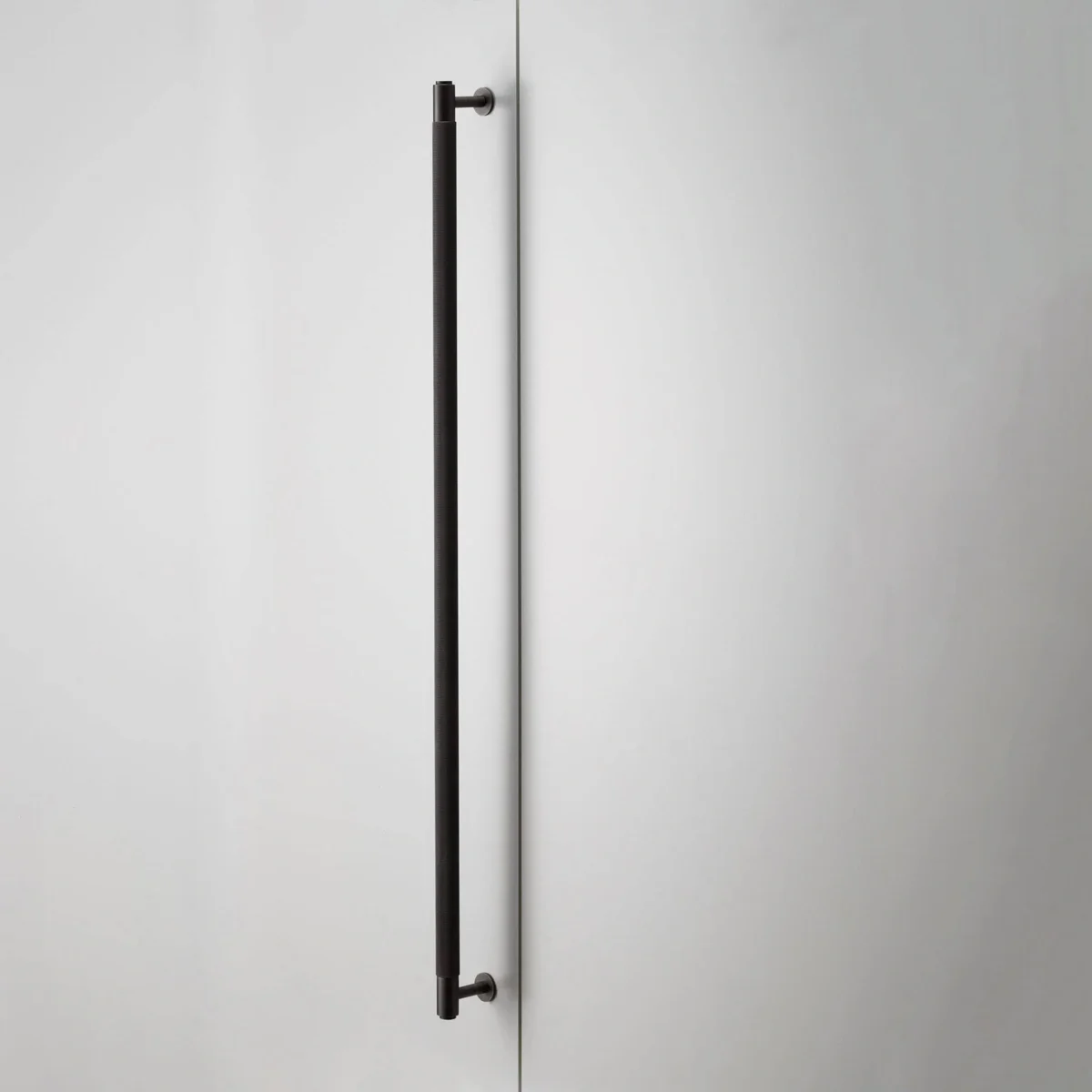 UCB-453947--Uchwyt-meblowy-Closet-Bar-Cross-Palony-Brąz-Buster-and-Punch-Moodnook_1