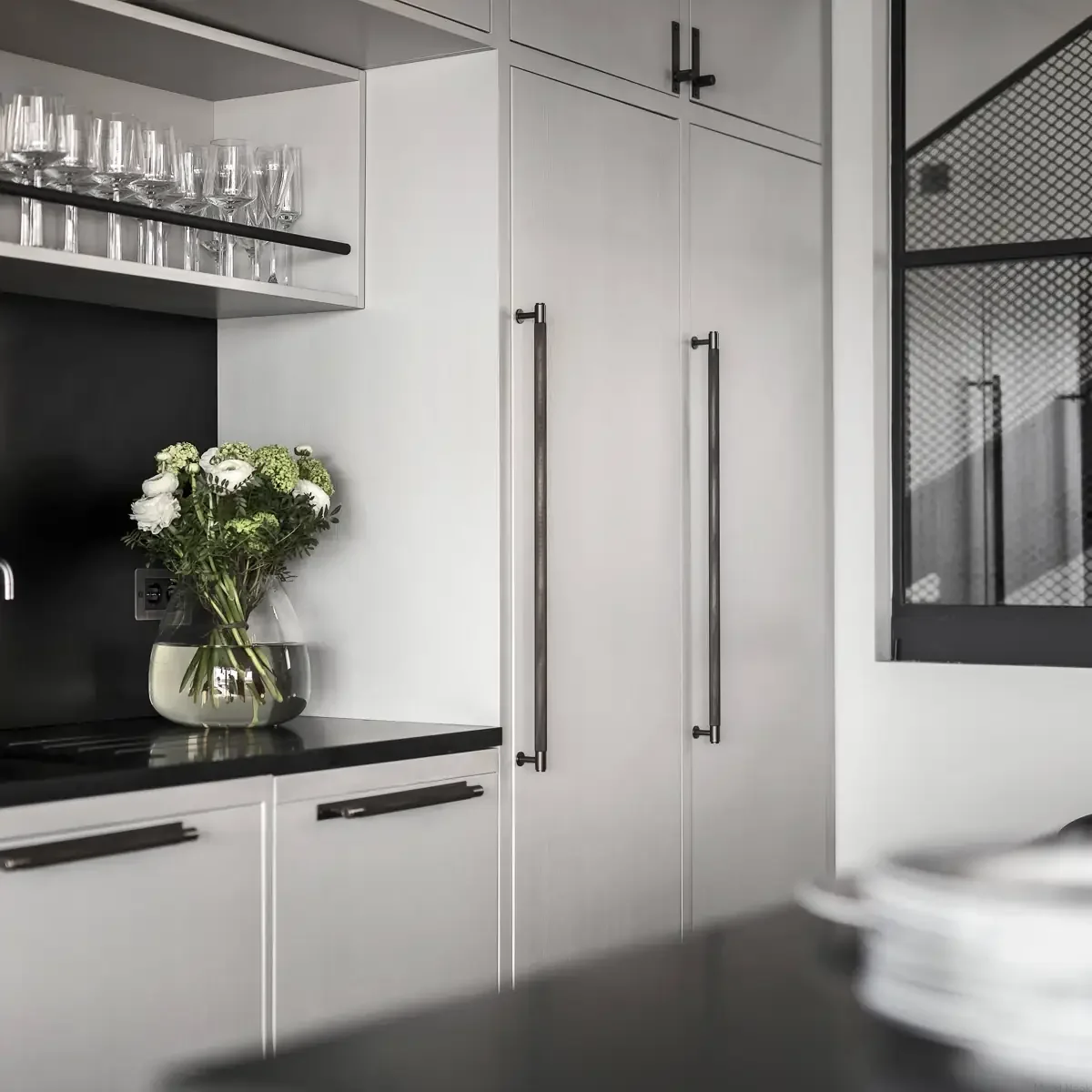 UCB-453947--Uchwyt-meblowy-Closet-Bar-Cross-Palony-Brąz-Buster-and-Punch-Moodnook_5