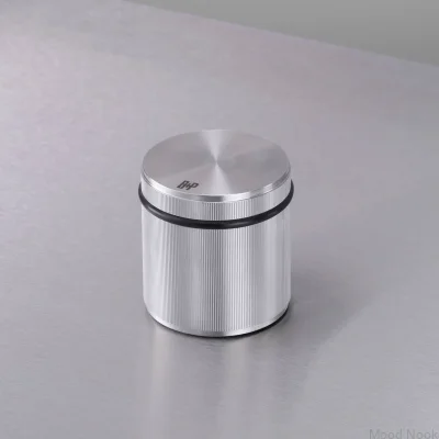 Fristående linjär dörrstopp i stål, silverfärgad