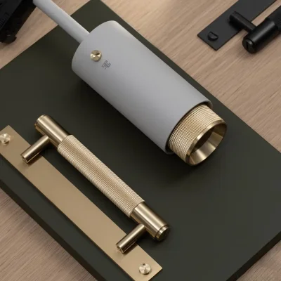 Dekorationssats för avgasrörsdetalj i mässing med kors