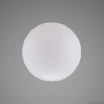 Stor mjölkig globformad lampskärm i blåst glas