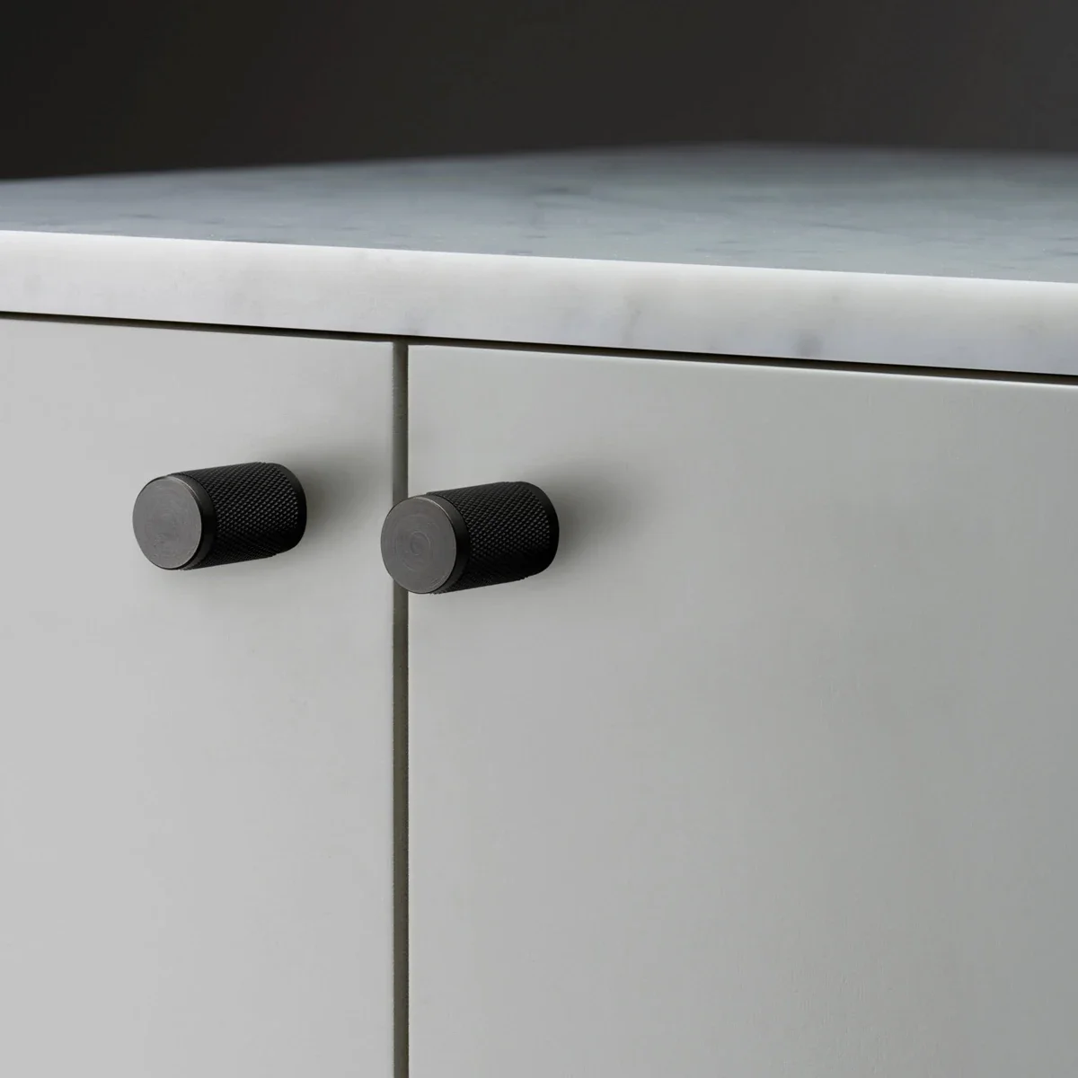 UFK-094583--Gałka-meblowa-Furniture-Knob-Cross-Palony-Brąz-(zestaw 2 szt.)-Buster-and-Punch-Moodnook_1