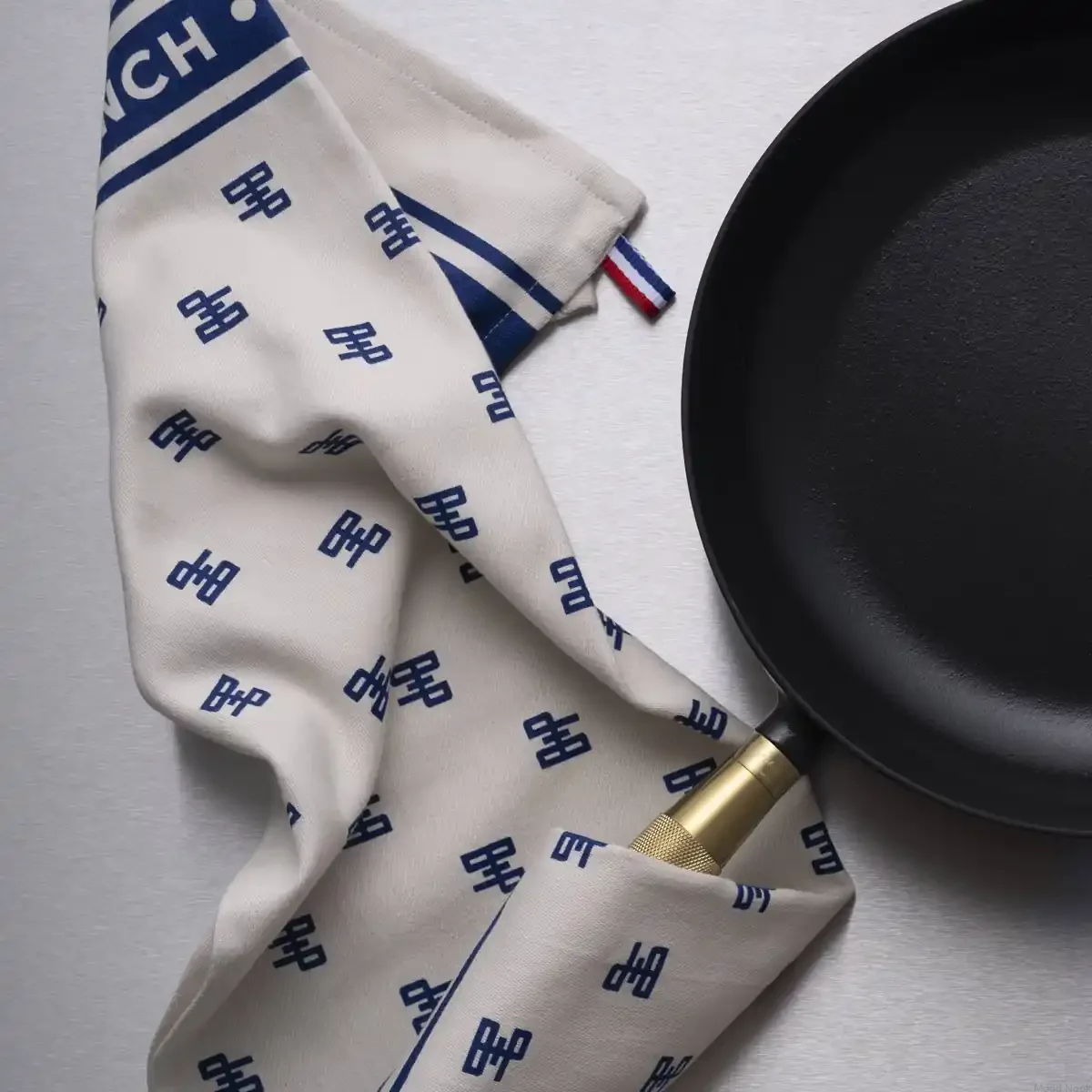 43f6febbaf43014ad0e918ee6fa8adc9