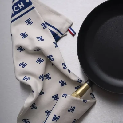 Staub Kökshandduk i bomull vit med blå