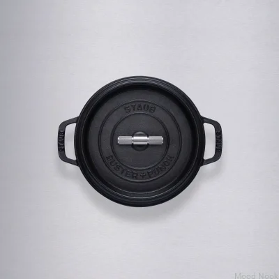 Cocotte Staub 3,7 L svart stålgryta med silverfärgat räfflat handtag