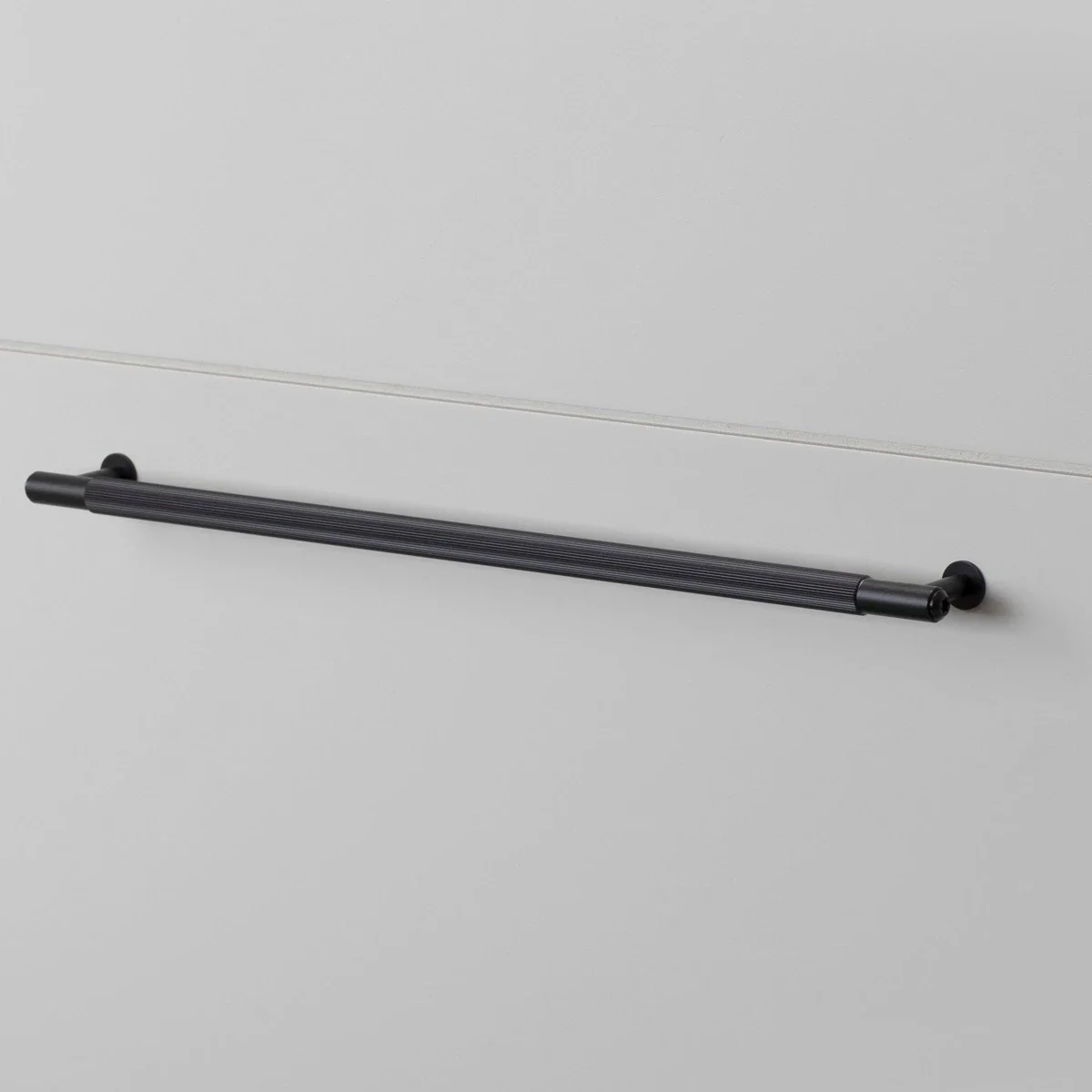 UPB-023971--Uchwyt-meblowy-podłużny-Pull-Bar-Linear-Large-Czarny-Buster-and-Punch-Moodnook_1