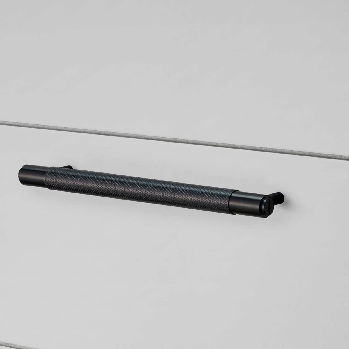 UPB-024569--Uchwyt-meblowy-podłużny-Pull-Bar-Cross-Medium-Czarny-Buster-and-Punch-Moodnook_1