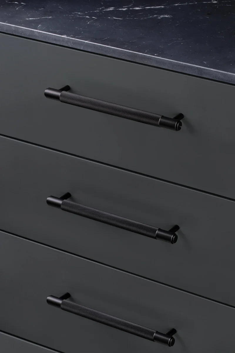 UPB-024569--Uchwyt-meblowy-podłużny-Pull-Bar-Cross-Medium-Czarny-Buster-and-Punch-Moodnook_5