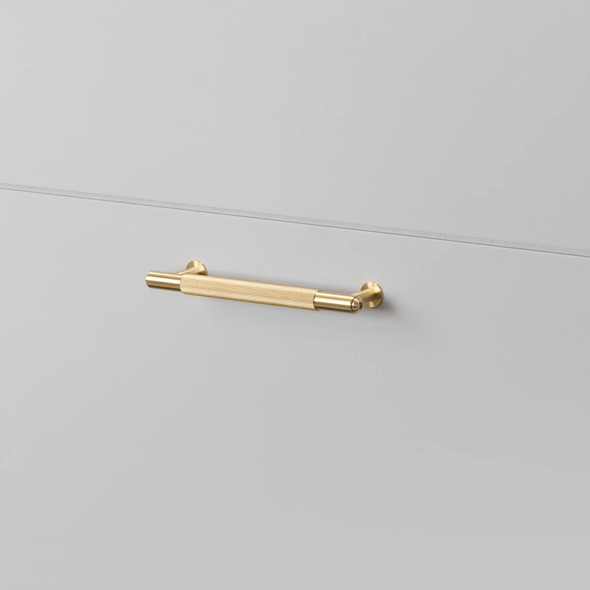 UPB-054566--Uchwyt-meblowy-podłużny-Pull-Bar-Linear-Small-Mosiądz-Buster-and-Punch-Moodnook_1