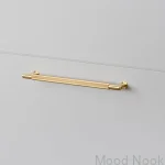 UPB-054574--Uchwyt-meblowy-podłużny-Pull-Bar-Linear-Medium-Mosiądz-Buster-and-Punch-Moodnook_1