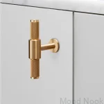 UTB-054561--Uchwyt-meblowy-T-Bar-Cross-Mosiężny-Złoty-Buster-and-Punch-Moodnook_1