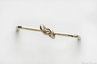 Ручка для мебели Knot длиной 128 см, полированная нержавеющая сталь.