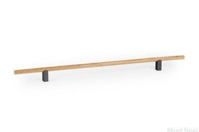 Kumo Wood 320 Möbelgriff aus Eichenholz mit schwarzer Titan-Aluminium-Beschichtung