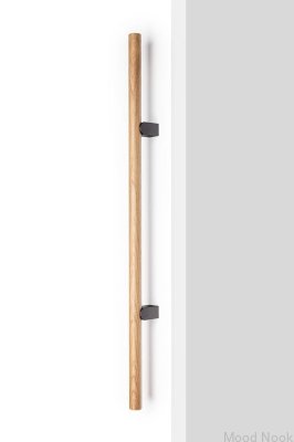 Kumo Wood Big 640 Doppelseitiger Möbelgriff aus Eichenholz mit schwarzer Titan-Aluminium-Beschichtung